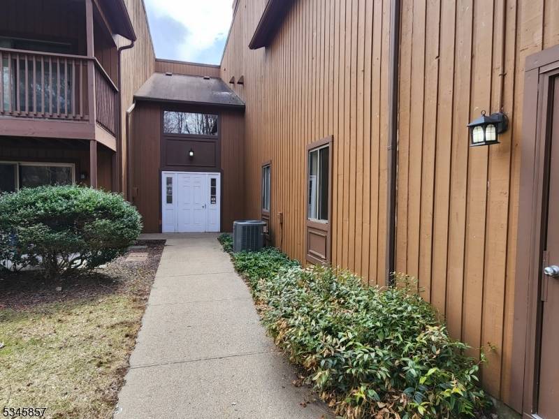 Roxbury Twp., NJ 07852,135 Drake Ln