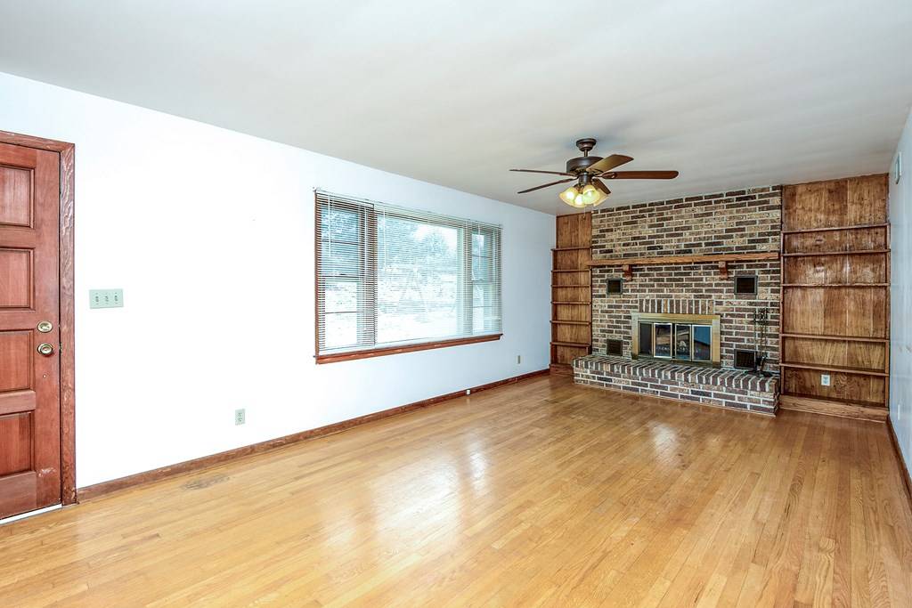 Abingdon, VA 24211,23476 Golden View Drive