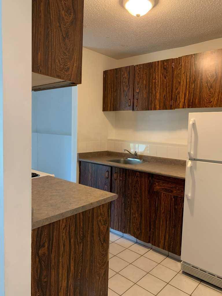 Calgary, AB T2T2A9,1520 34 AVE SW
