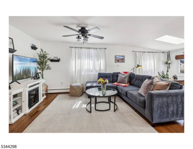 Mount Arlington Boro, NJ 07856,28 Willow St