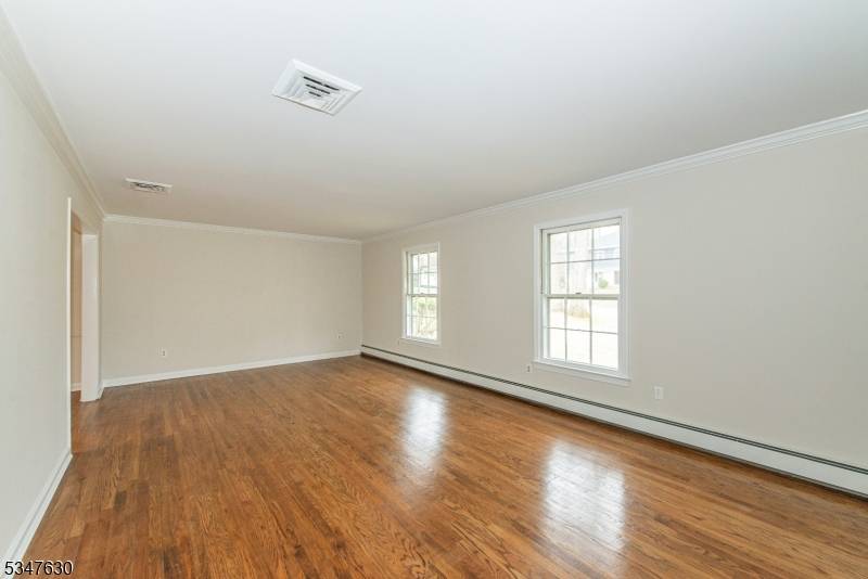 Morris Plains Boro, NJ 07950,4 WALSH WAY