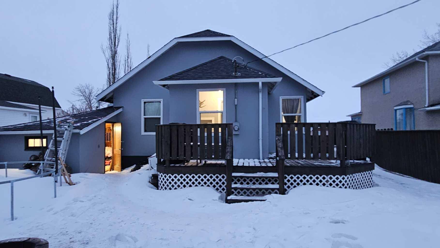 Coronation, AB T0C1C0,5121 Windsor AVE