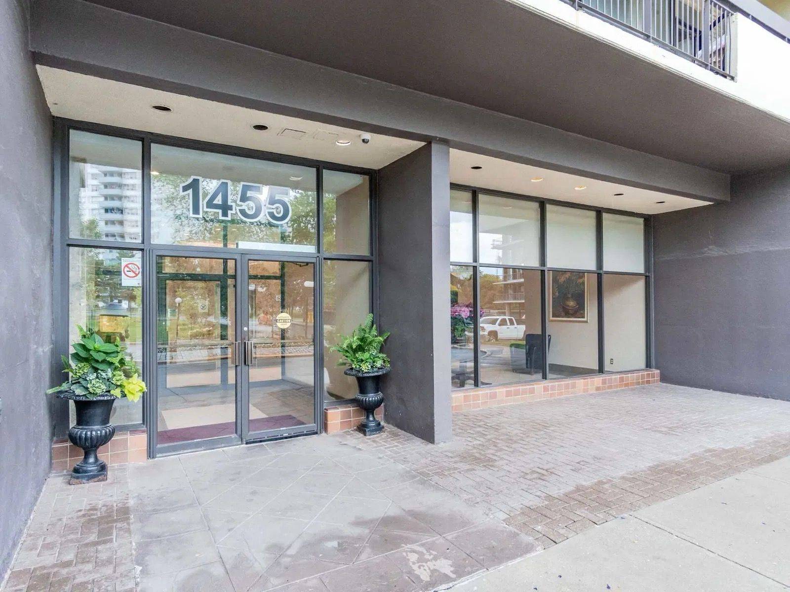 Toronto W04, ON M6L 1B1,1455 Lawrence AVE W #606