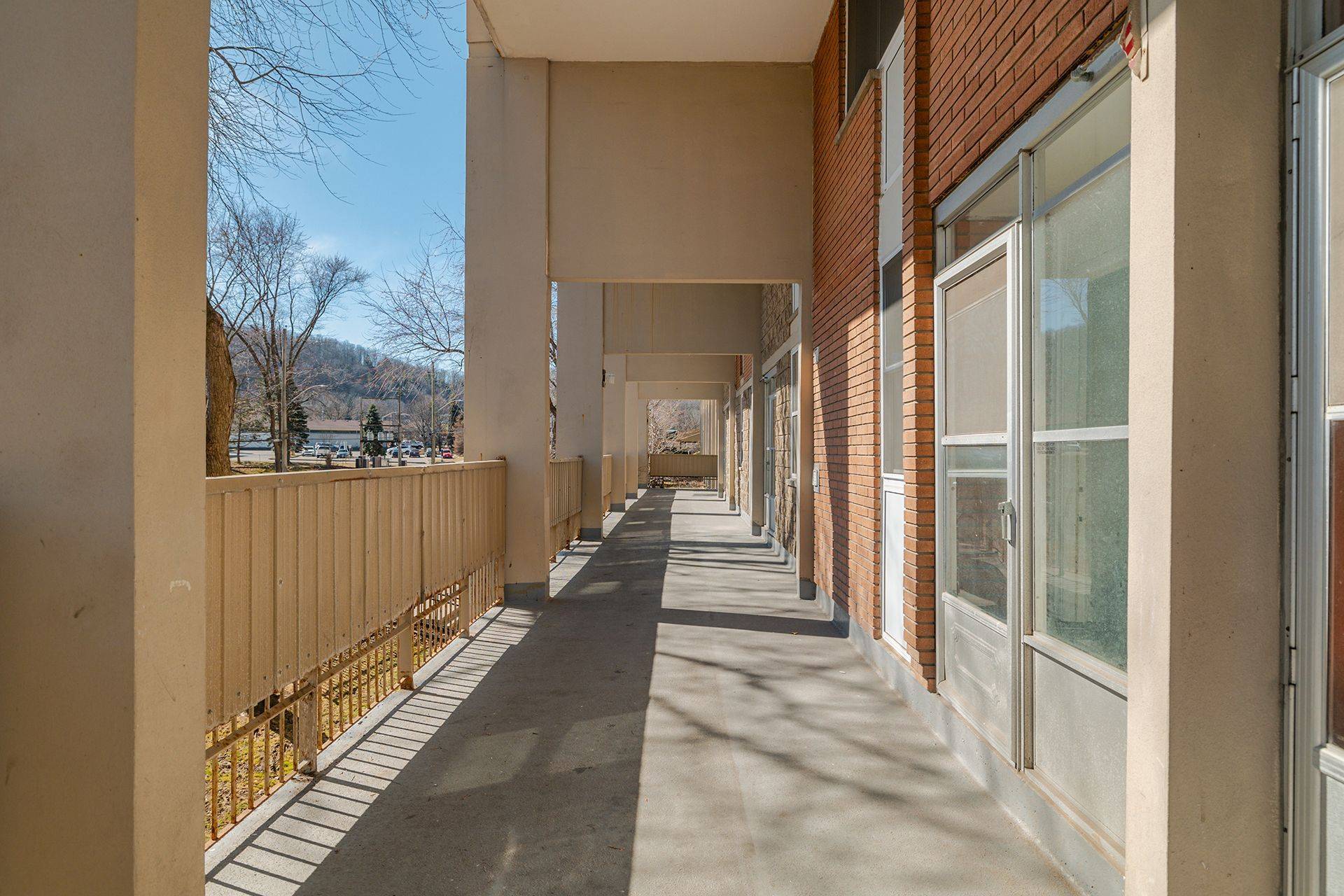 Hamilton, ON L8K 5N2,350 Quigley RD #243