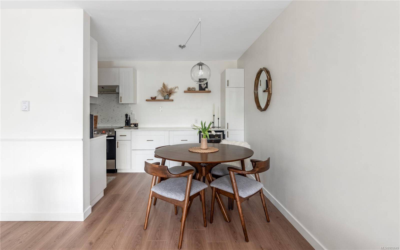 Victoria, BC V8V 3G1,1035 McClure St #105