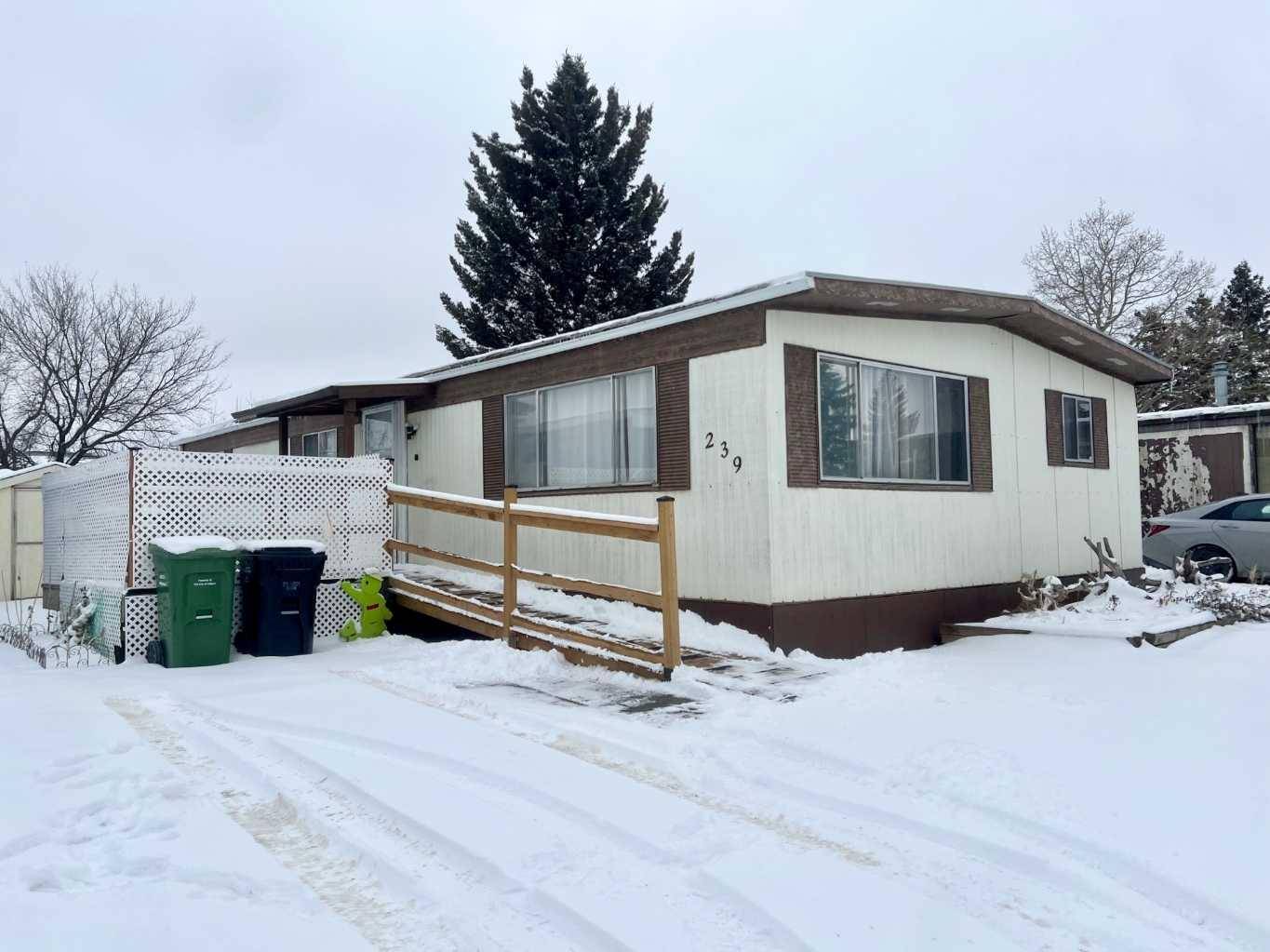 Calgary, AB T3B5N5,3223 83 ST NW #239