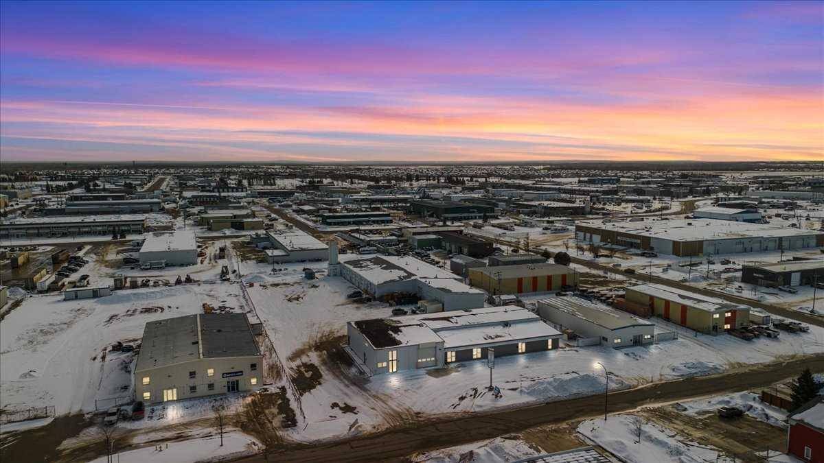 Grande Prairie, AB T8V 3J3,11037/43 92 AVE