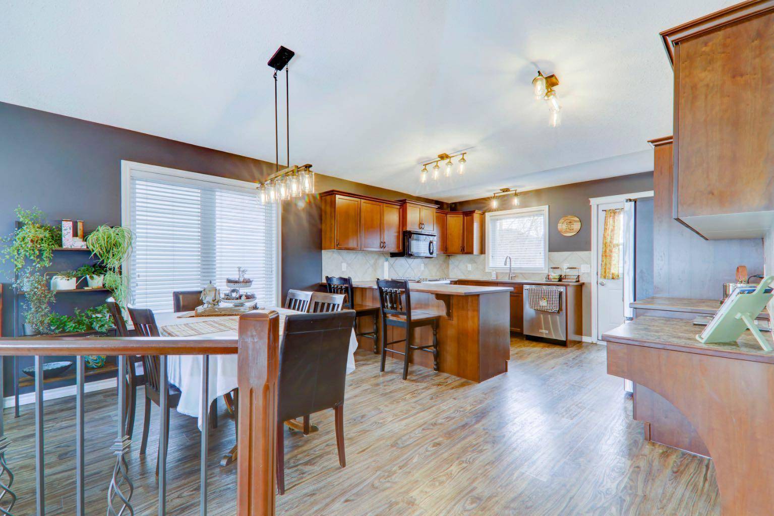 Strathmore, AB T1P 1Z5,540 Highland Close