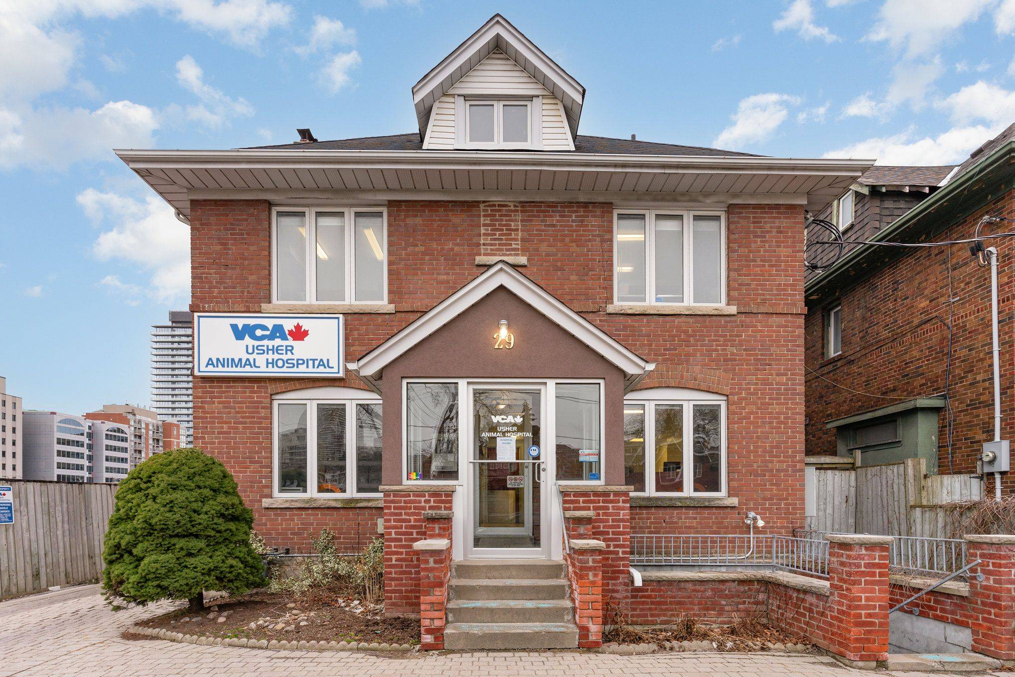 Toronto C03, ON M5P 1A2,29 Chaplin CRES