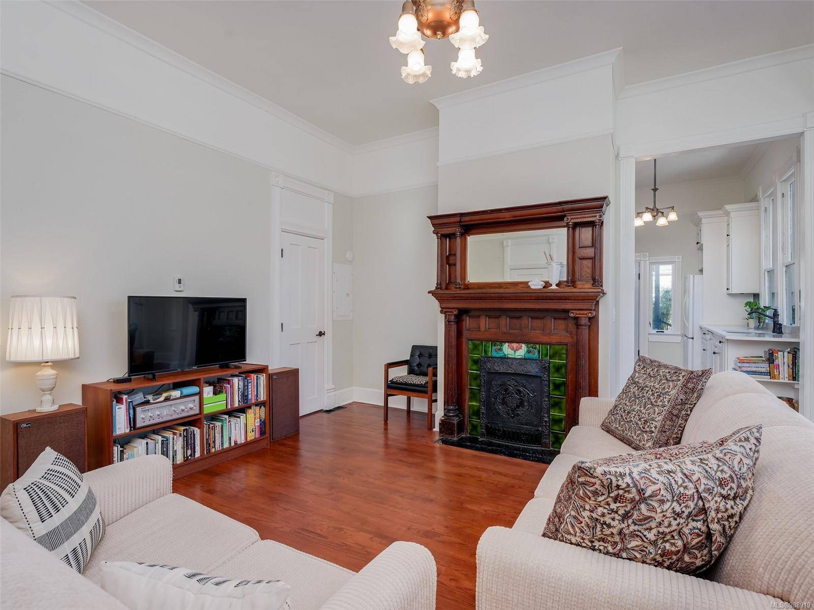 Victoria, BC V8V 3C5,1014 Richardson St