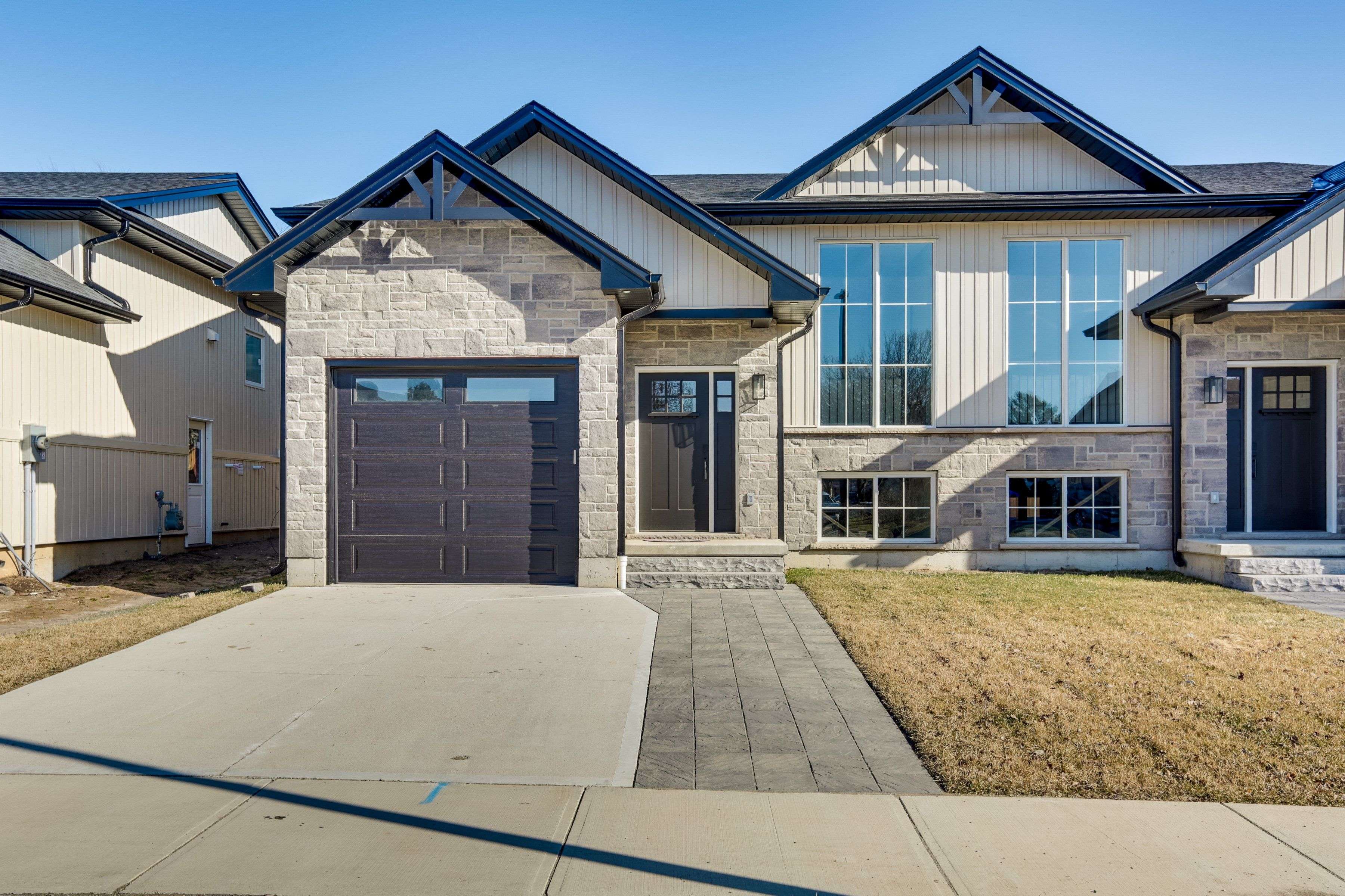 Strathroy Caradoc, ON N7G 0B9,3 Haddon LN