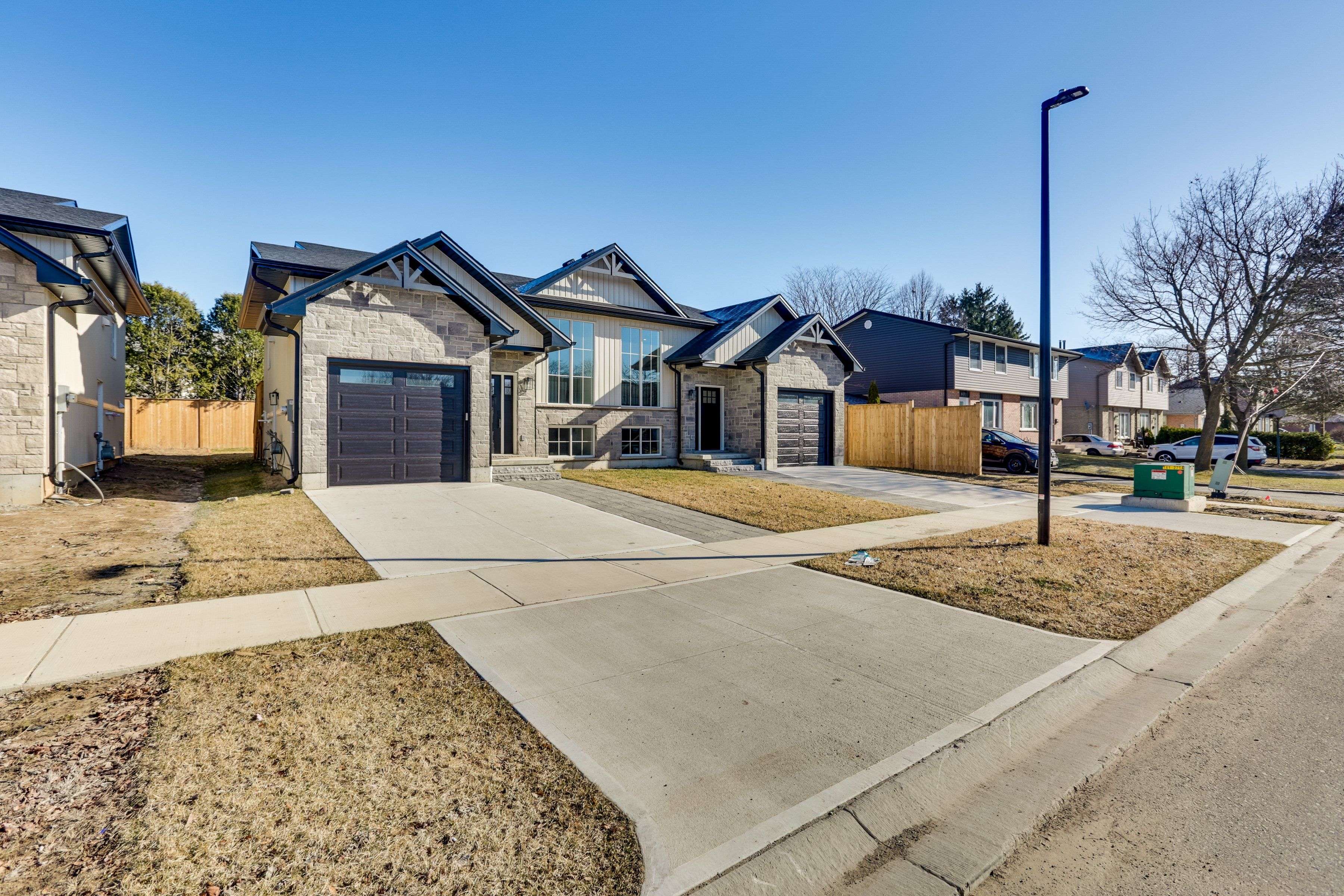 Strathroy Caradoc, ON N7G 0B9,3 Haddon LN