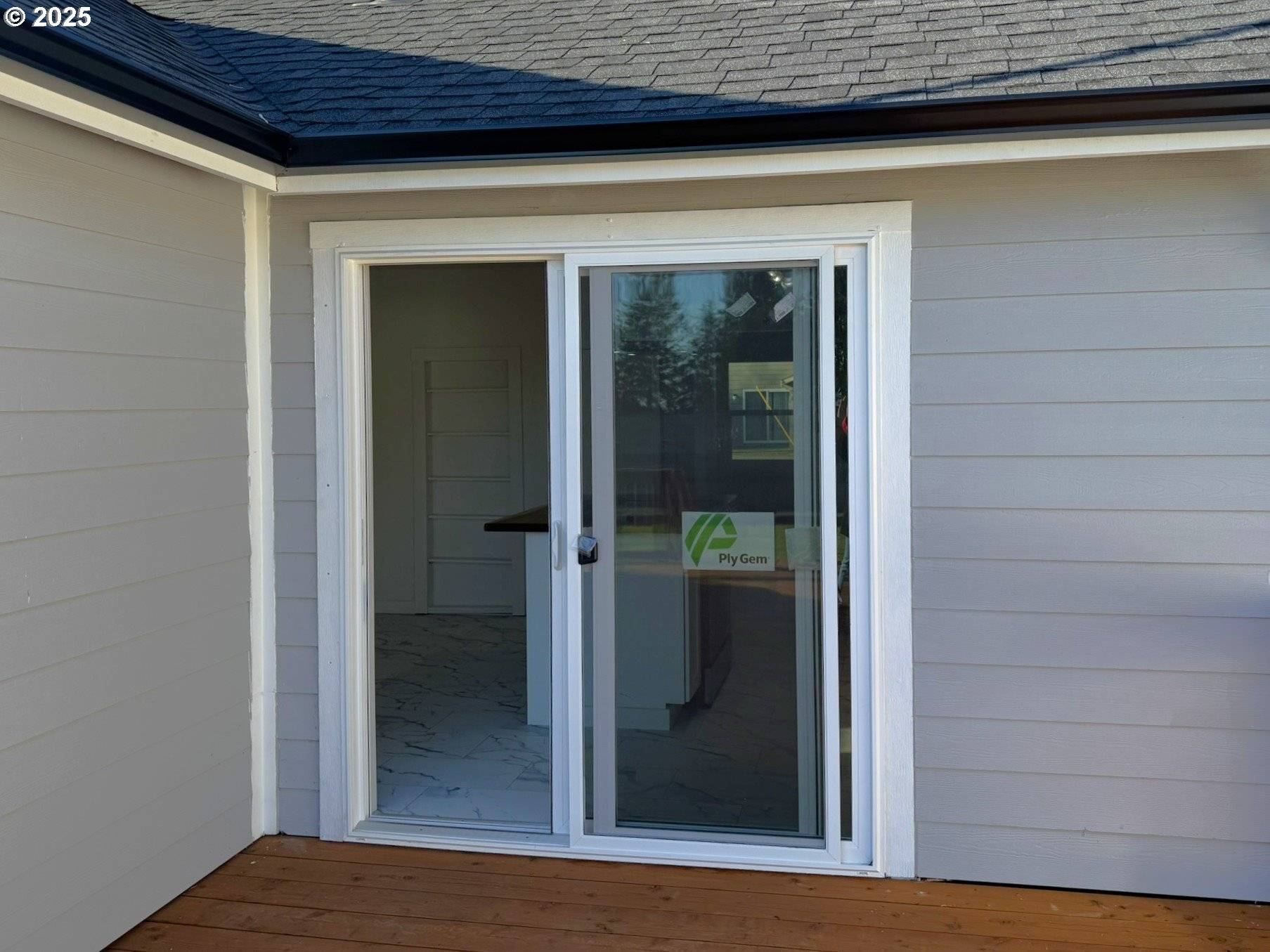 Brookings, OR 97415,433 PINE ST