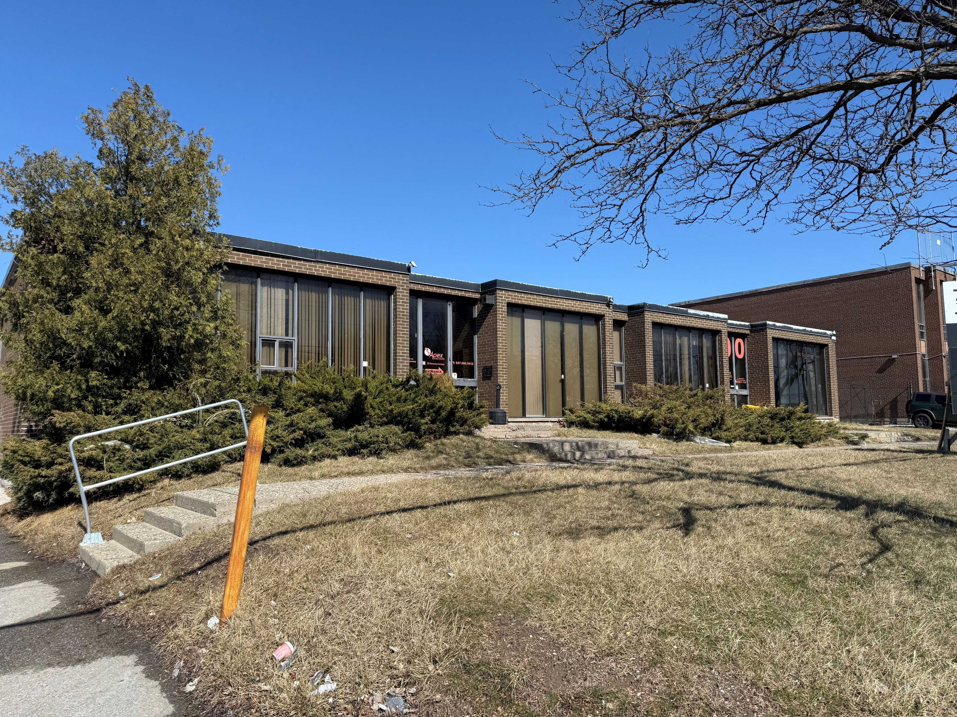 Toronto W05, ON M9L 1X6,100 Toryork DR