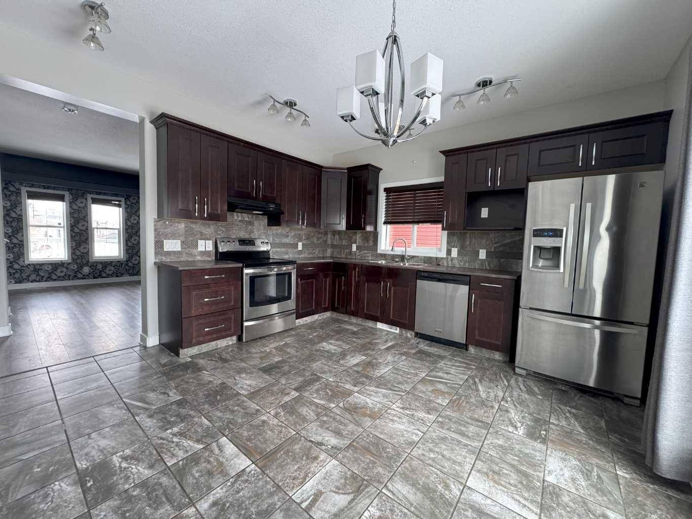 Grande Prairie, AB T8X 0H2,9425 88A ST