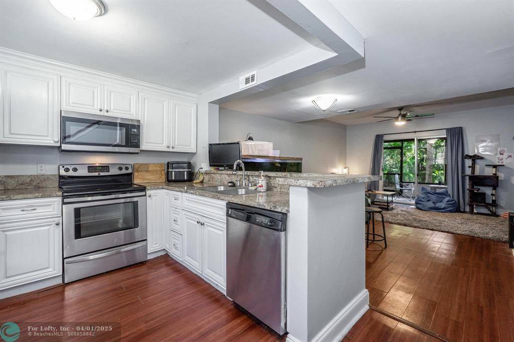 Pompano Beach, FL 33060,79 SW 3rd St