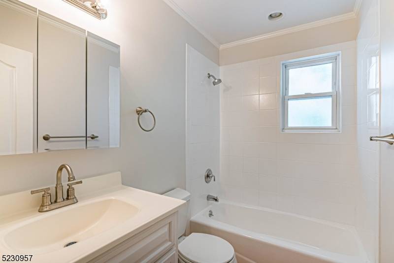 Verona Twp., NJ 07044,300 Claremont Ave #6