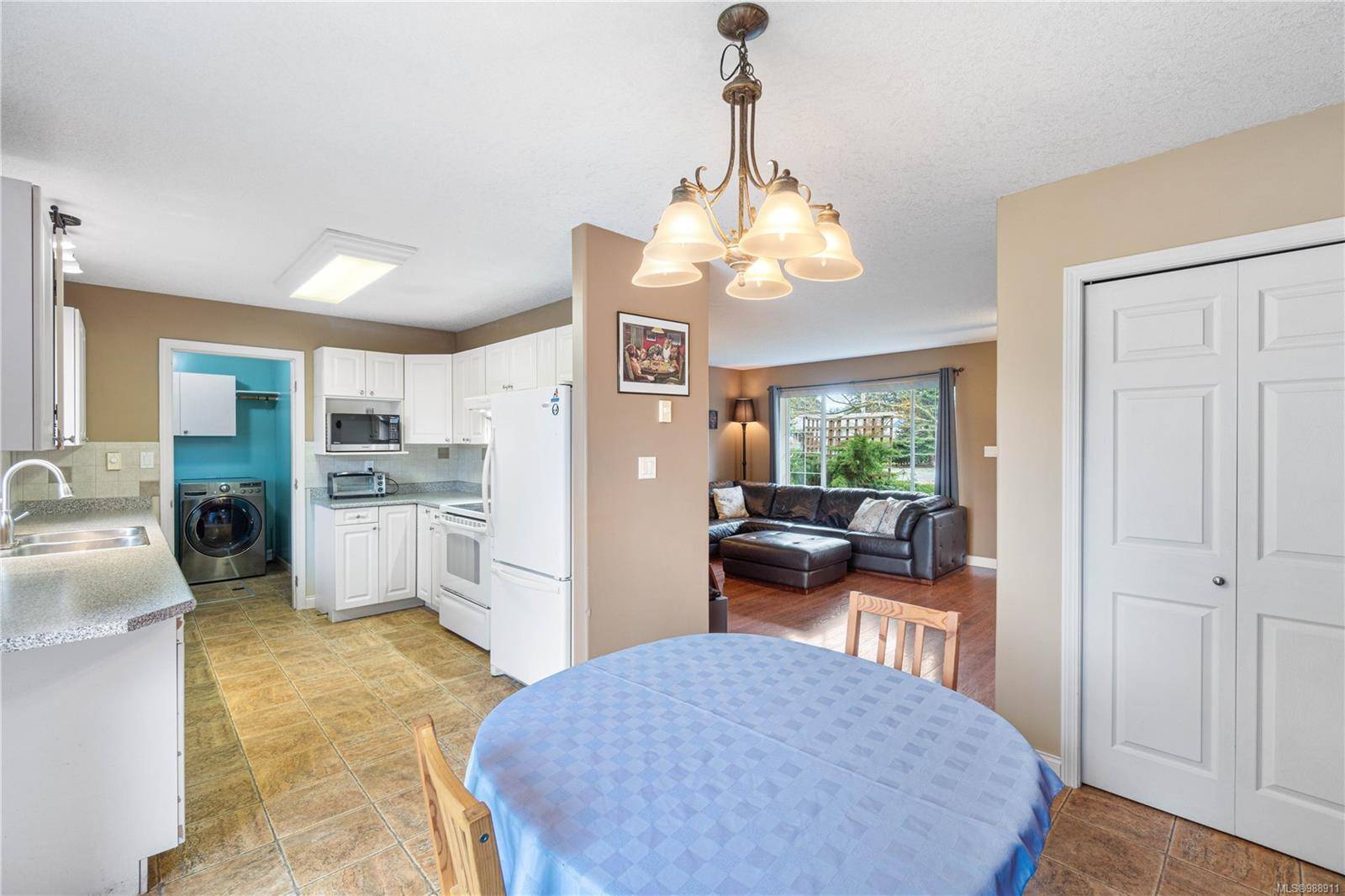 Parksville, BC V9P 1Z2,822 Woodland Dr