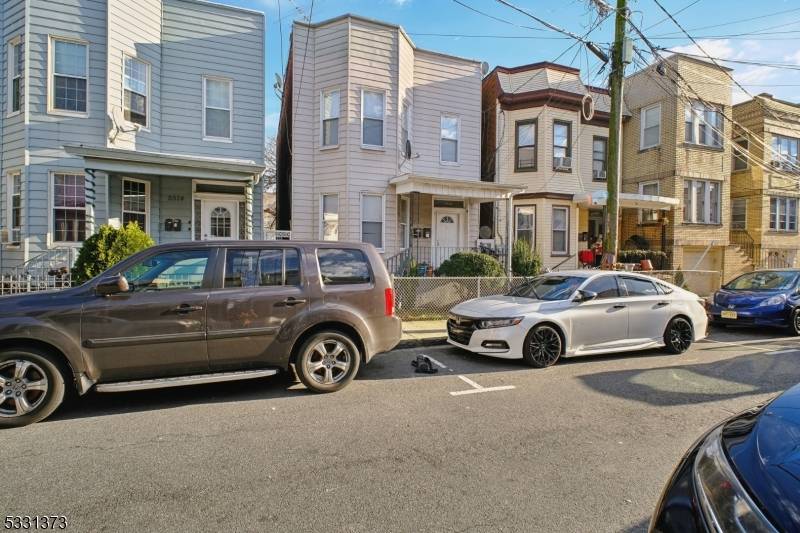 West New York Town, NJ 07093,5512 Grant Pl
