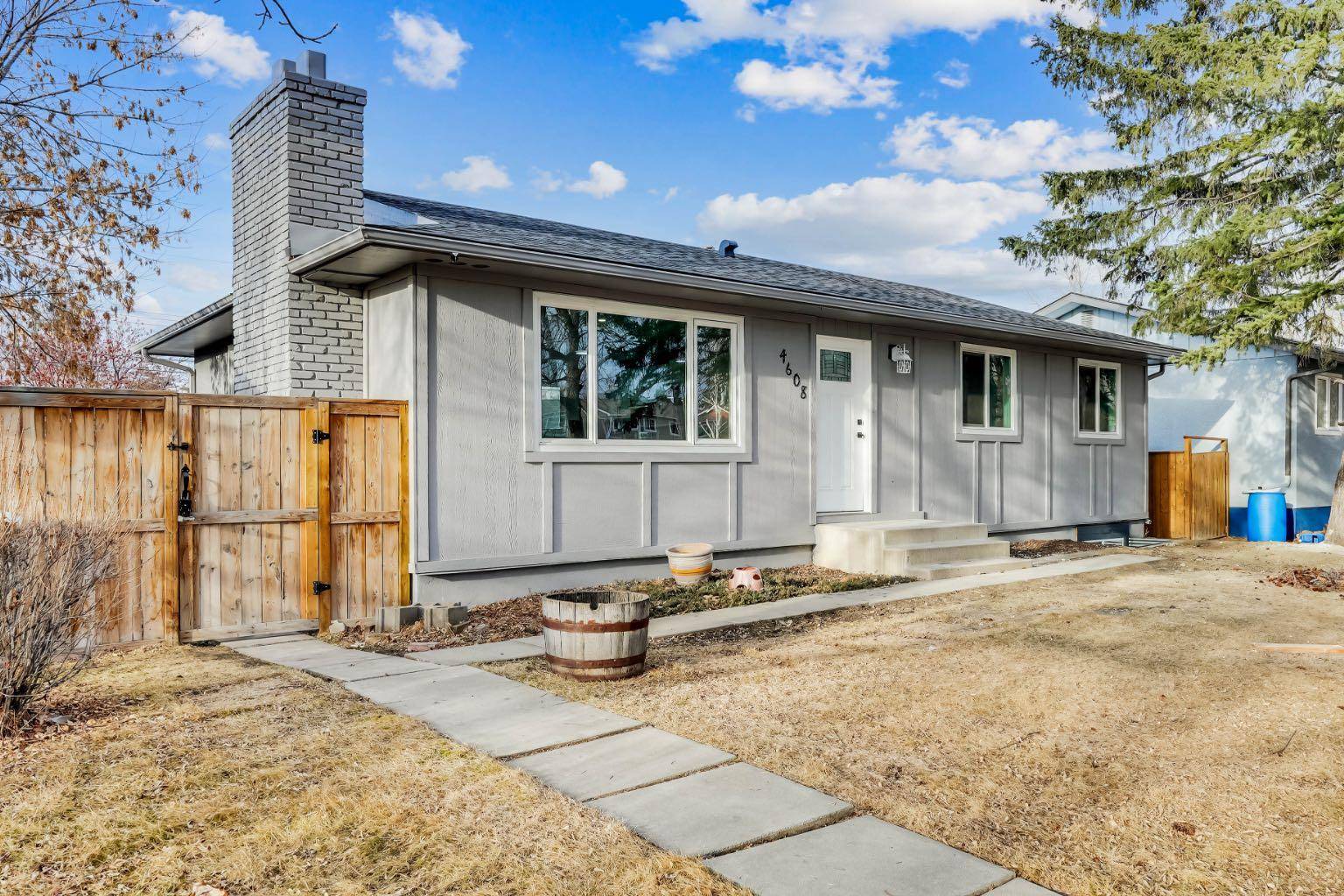 Calgary, AB T2A 2P8,4608 Memorial DR NE