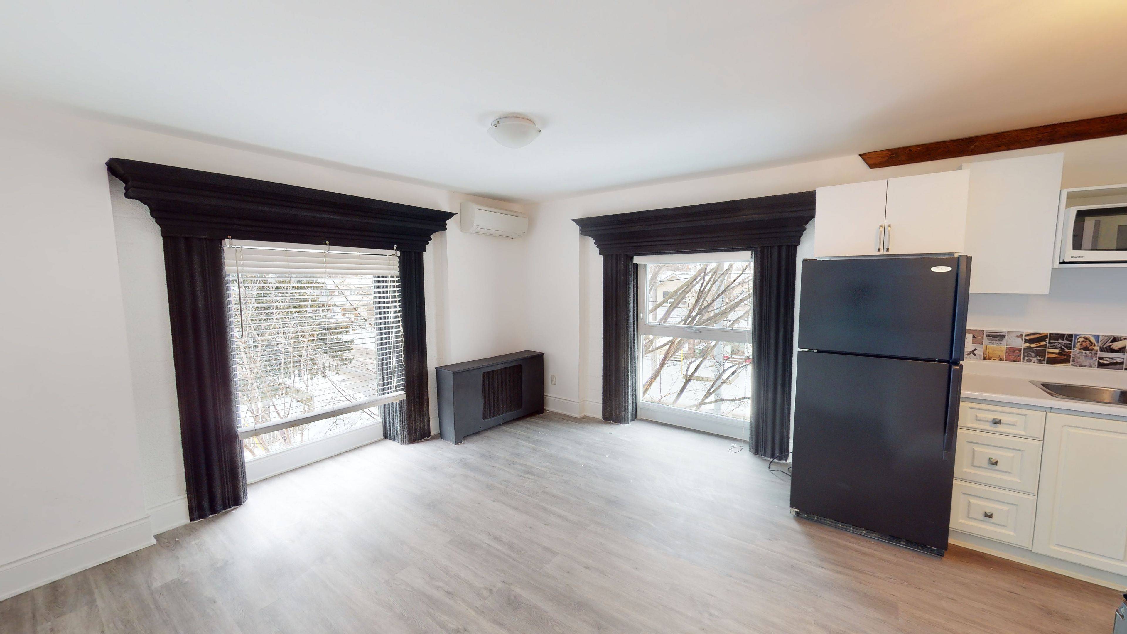 Toronto E01, ON M4L 1Y2,1152 Gerrard ST E #211
