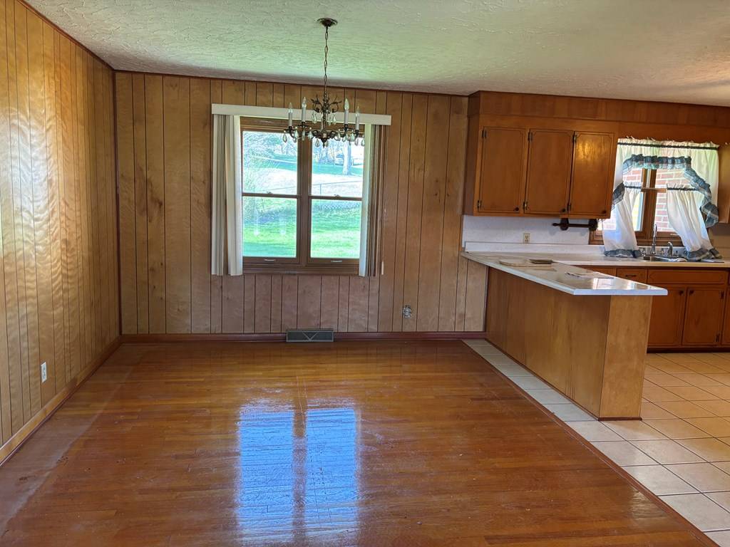 Cedar Bluff, VA 24609,4127 STEELSBURG HWY.
