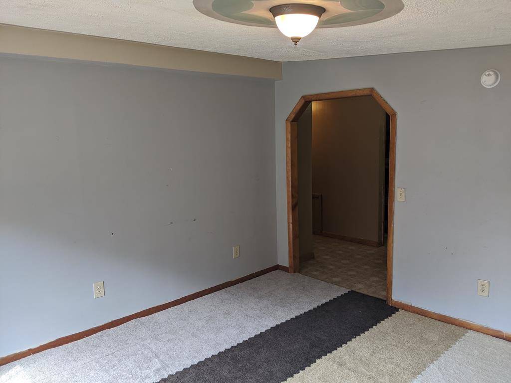 Honaker, VA 24260,392 S Railroad Ave Apt 4