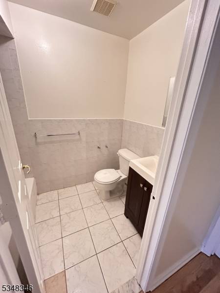 Newark City, NJ 07108,498 Avon Ave 2 FL