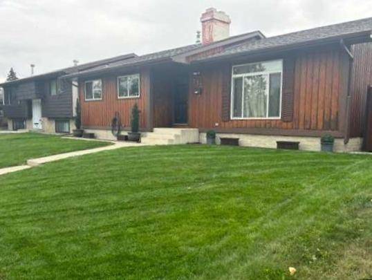 Calgary, AB T2A 4B7,712 Maidstone DR NE