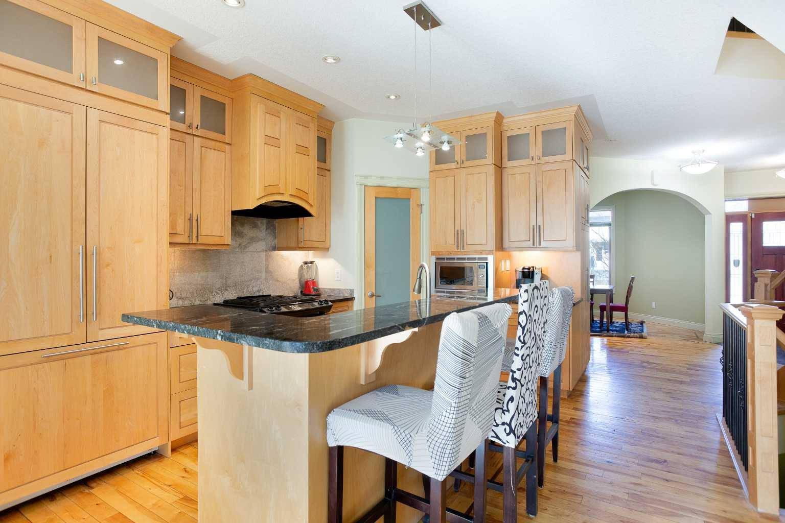 Calgary, AB T2T 0T1,2323 22 AVE SW