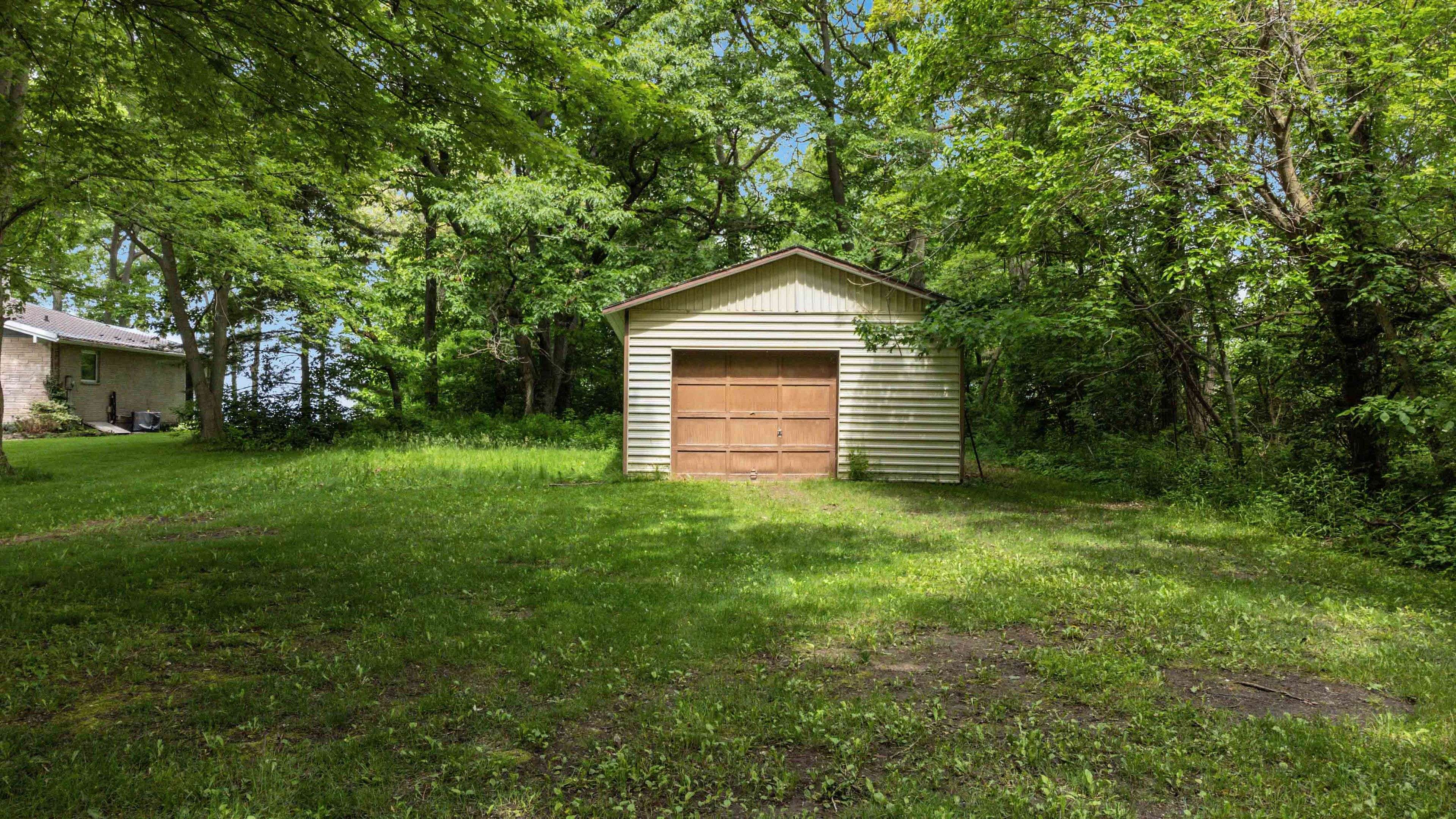 Lambton Shores, ON N0N 1J7,5512 Beach ST