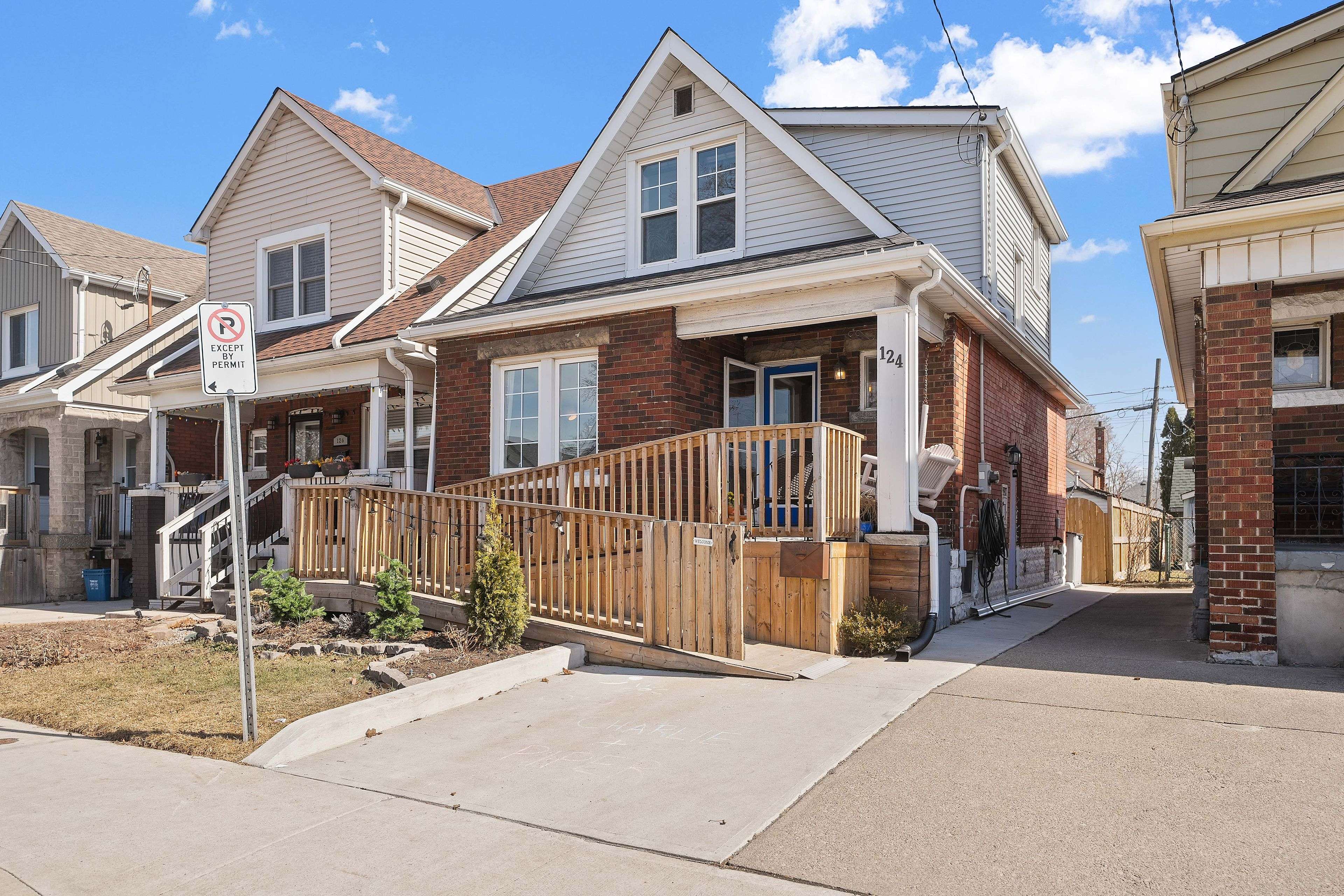 Hamilton, ON L8H 4Z3,124 Cameron AVE N