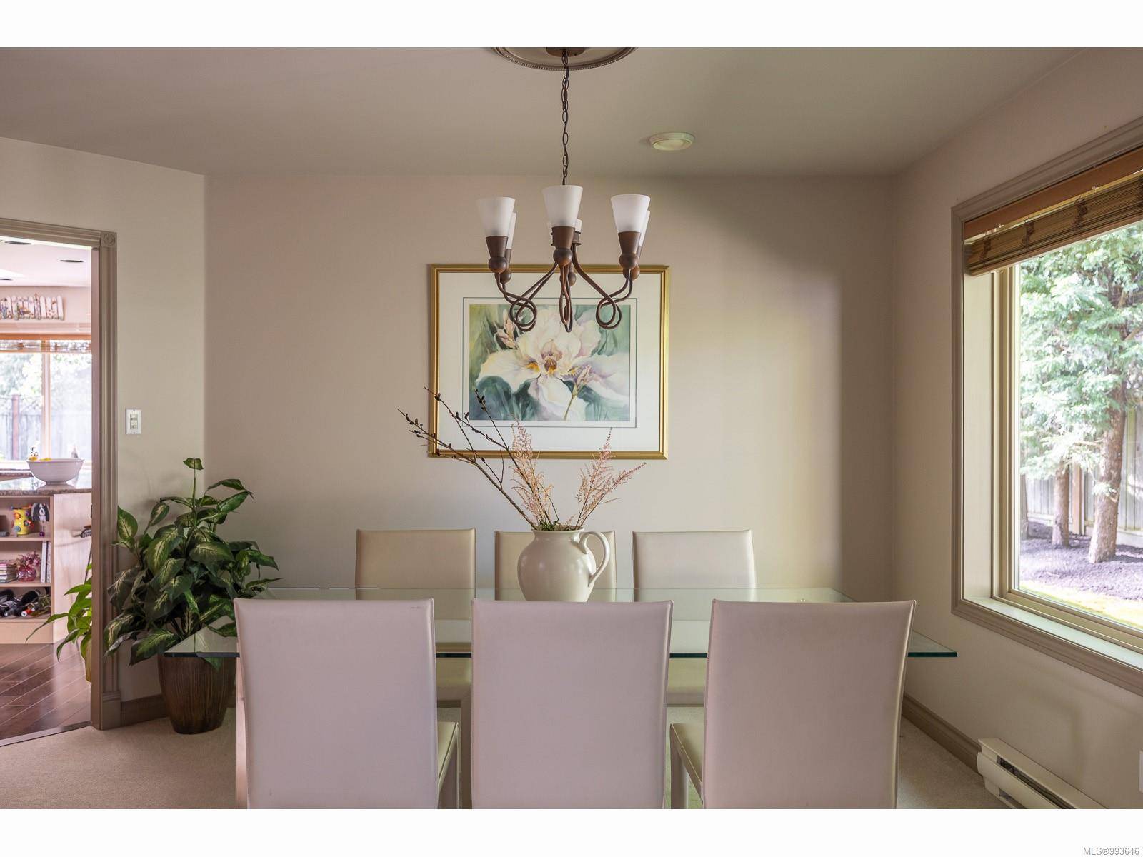 Qualicum Beach, BC V9K 1A1,585 HAZELWOOD Pl