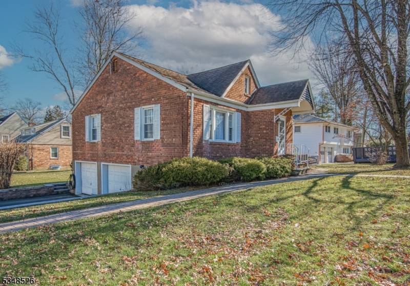 Madison Boro, NJ 07940,215 Greenwood Ave