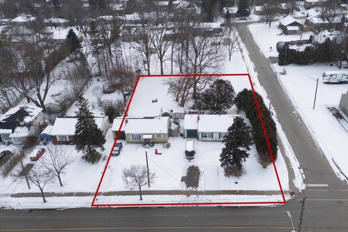 Newmarket, ON L3Y 1J4,104 Eagle ST