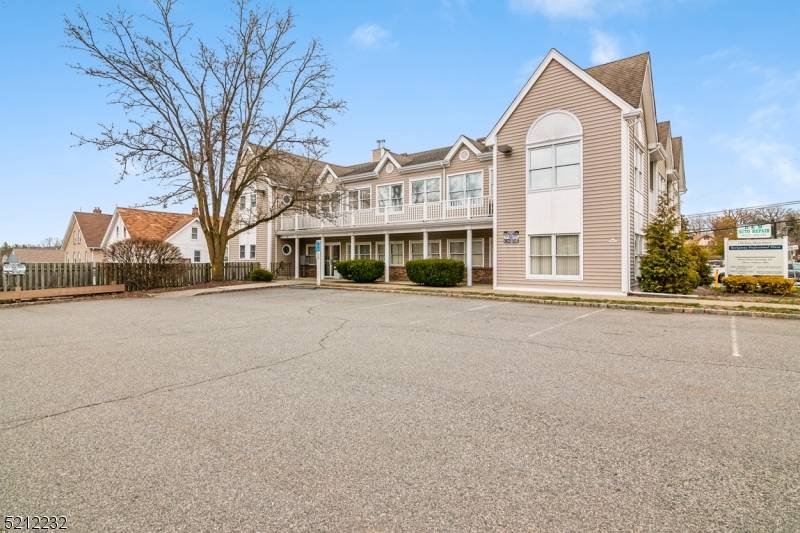 Rockaway Boro, NJ 07866,170 E Main St