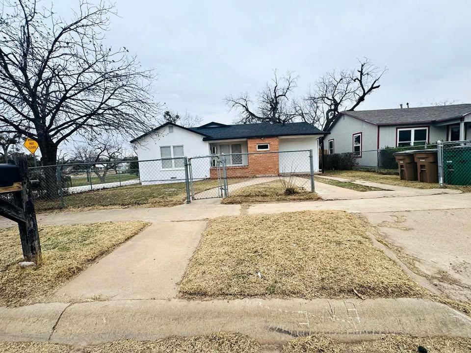 San Angelo, TX 76901,2101 Woodlawn Dr