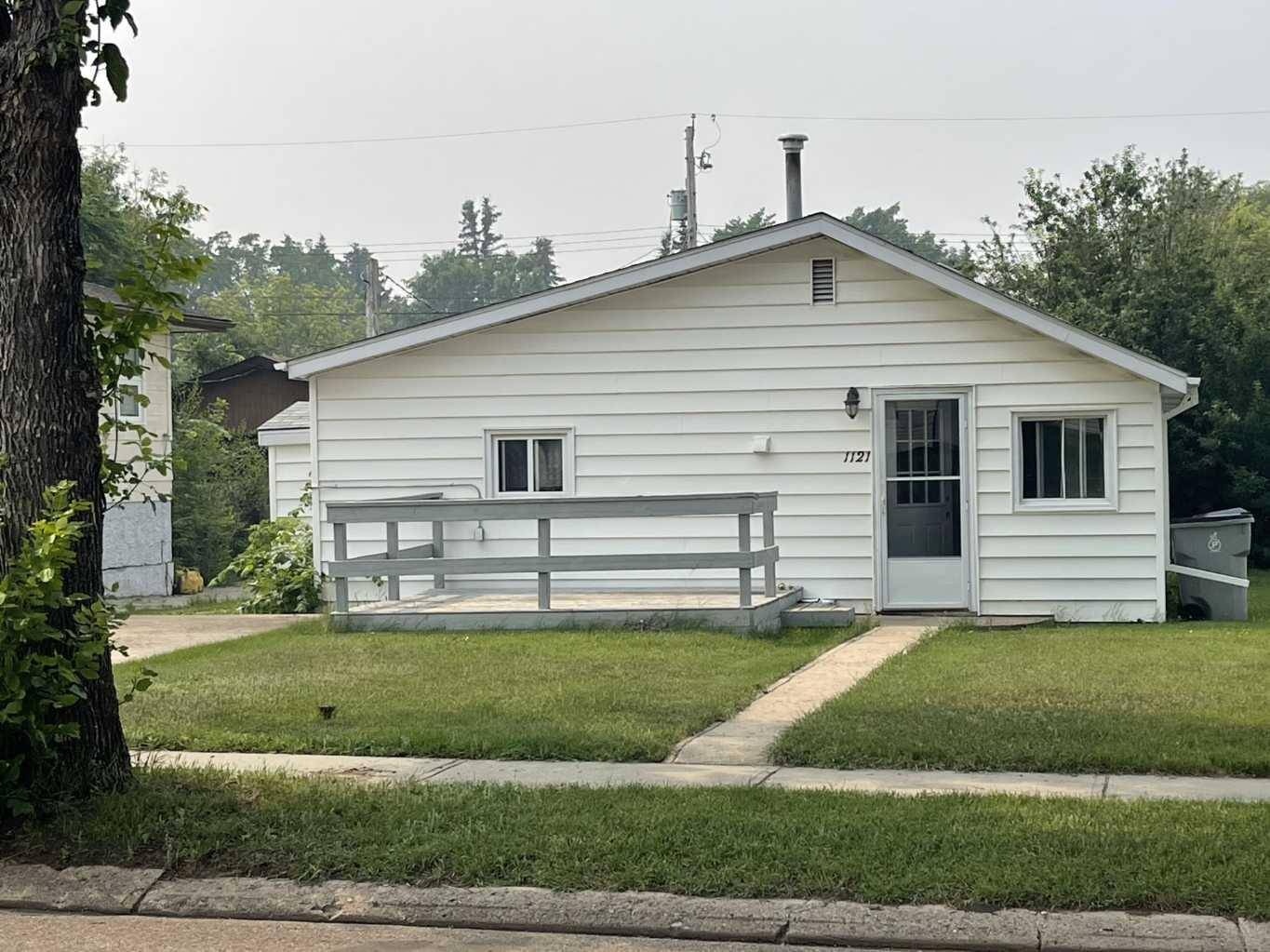 Wainwright, AB T9W 1E9,1121 8 AVE
