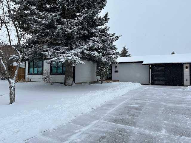 Calgary, AB T3E 4H4,21 Glenview DR SW