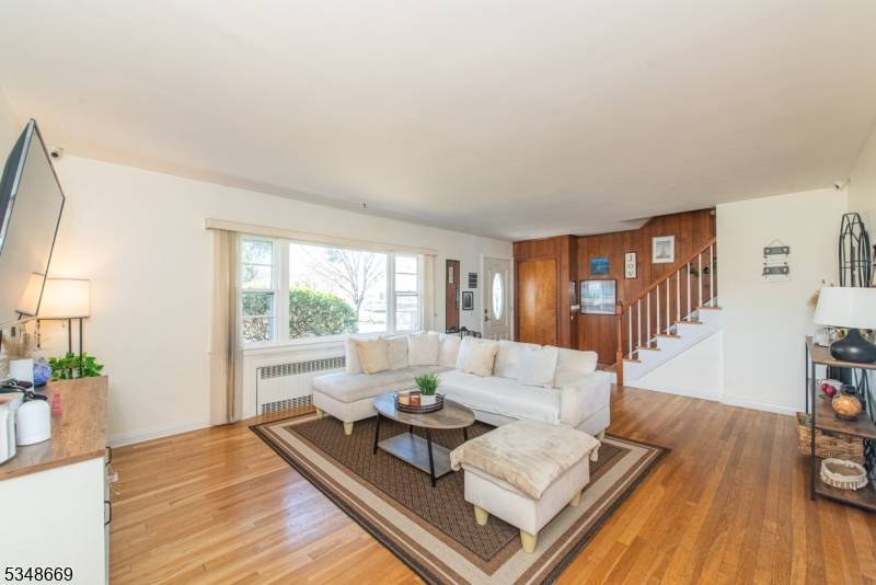 Clifton City, NJ 07013,8 Avondale Ave