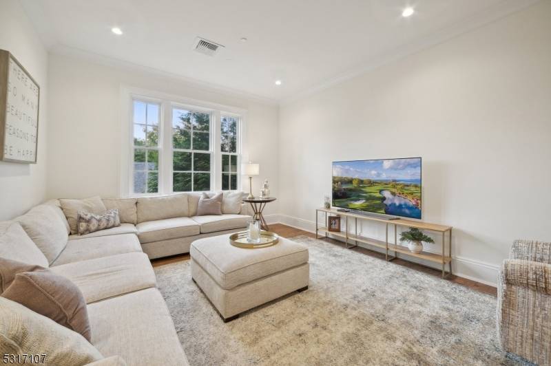 Bernardsville Boro, NJ 07924,80 Claremont Rd #101