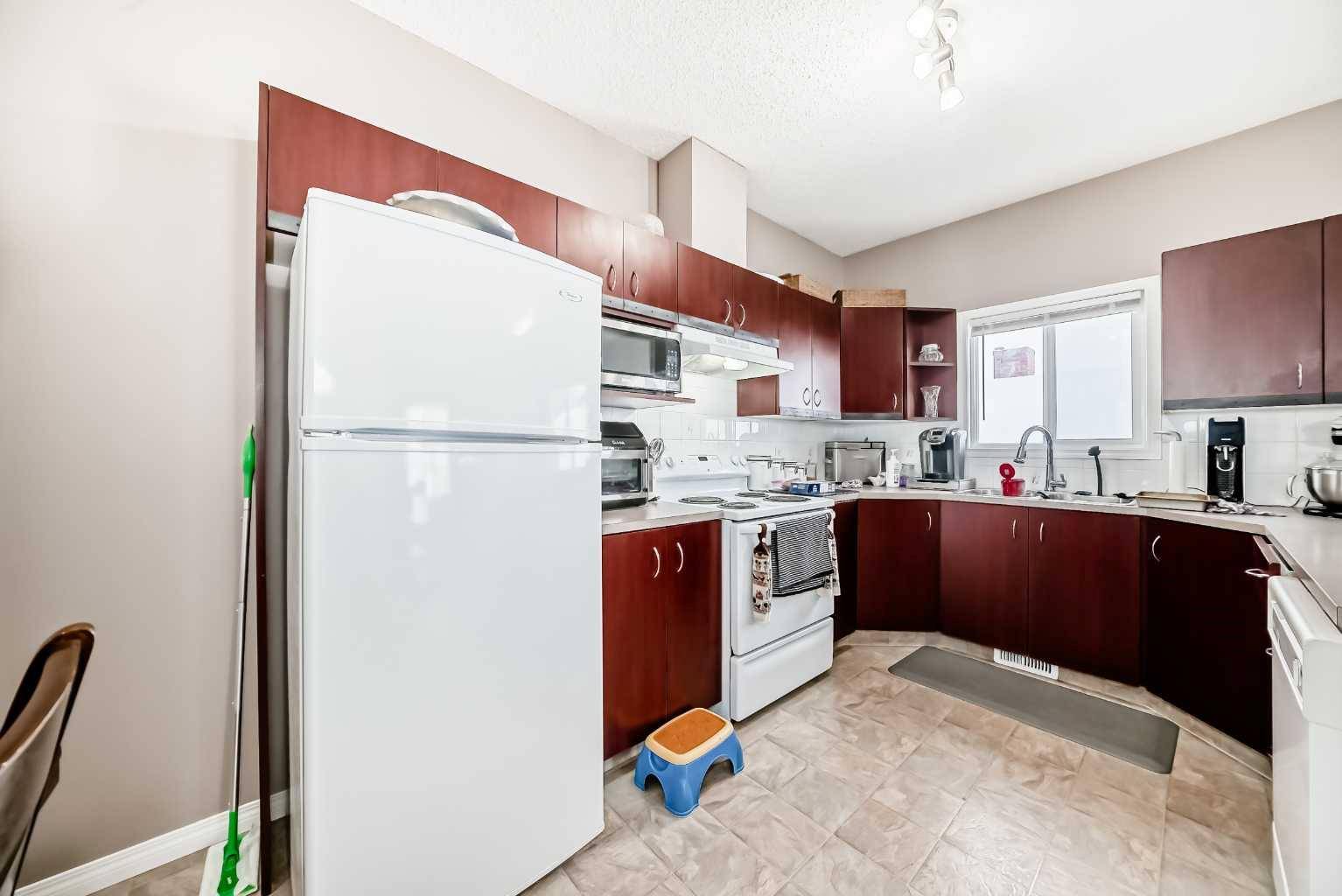 Strathmore, AB t1p1b7,112 5 AVE