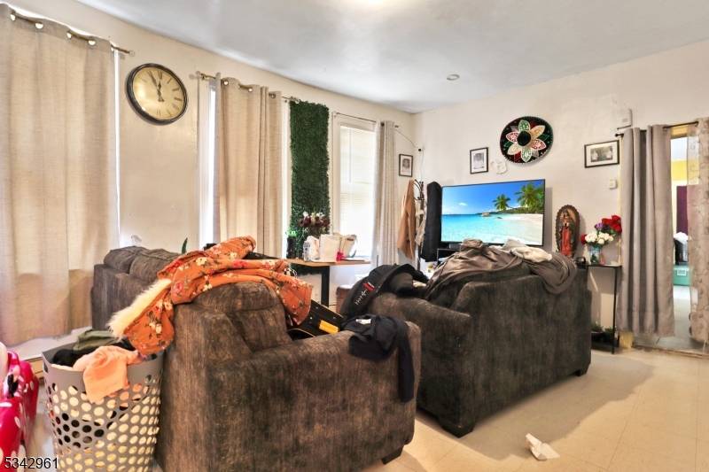 Passaic City, NJ 07055,367 Monroe St