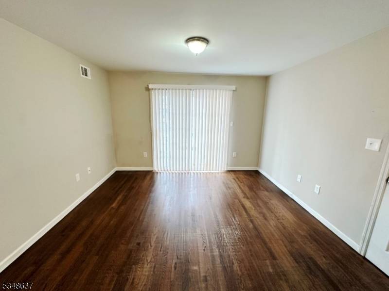 Newark City, NJ 07107,584 N 9Th St
