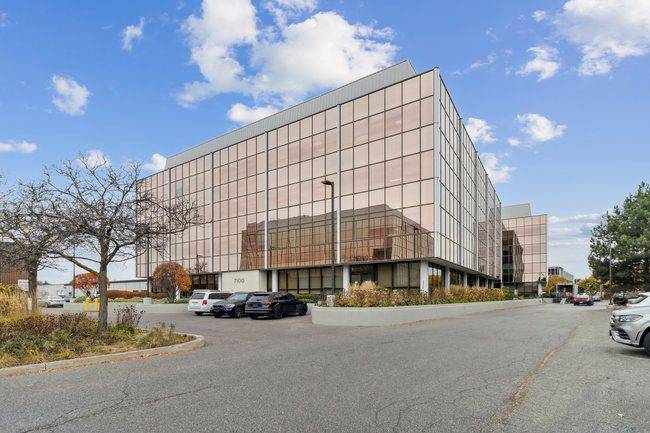 Markham, ON L3R 5J2,7100 Woodbine AVE #215