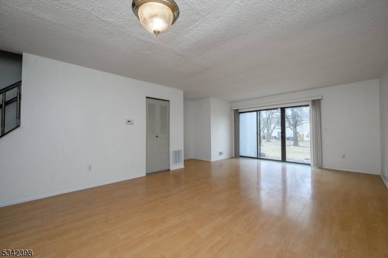 East Brunswick Twp., NJ 08816,374 Bromley Pl