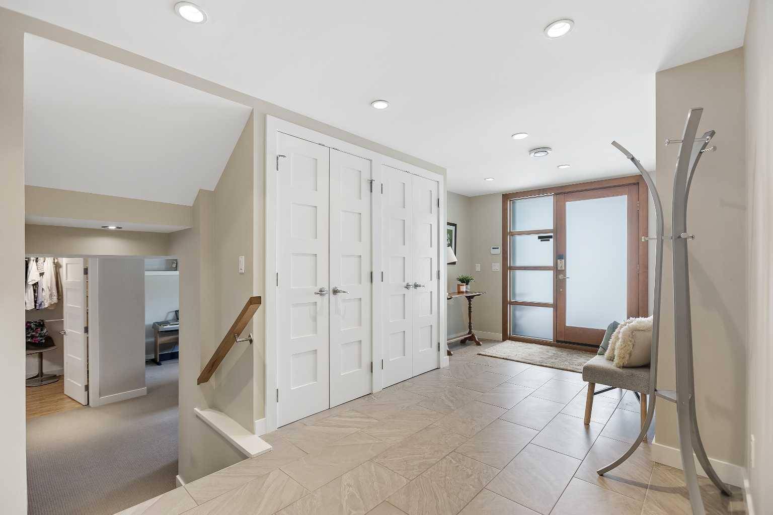 Calgary, AB T3C 3E7,414 Wildwood DR SW