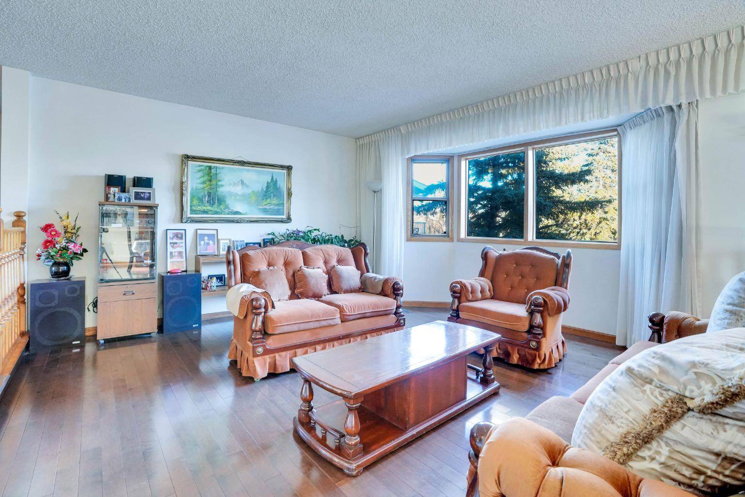 Calgary, AB T3A 4A8,343 Edgedale DR NW