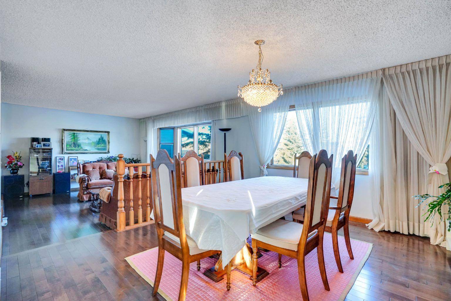 Calgary, AB T3A 4A8,343 Edgedale DR NW