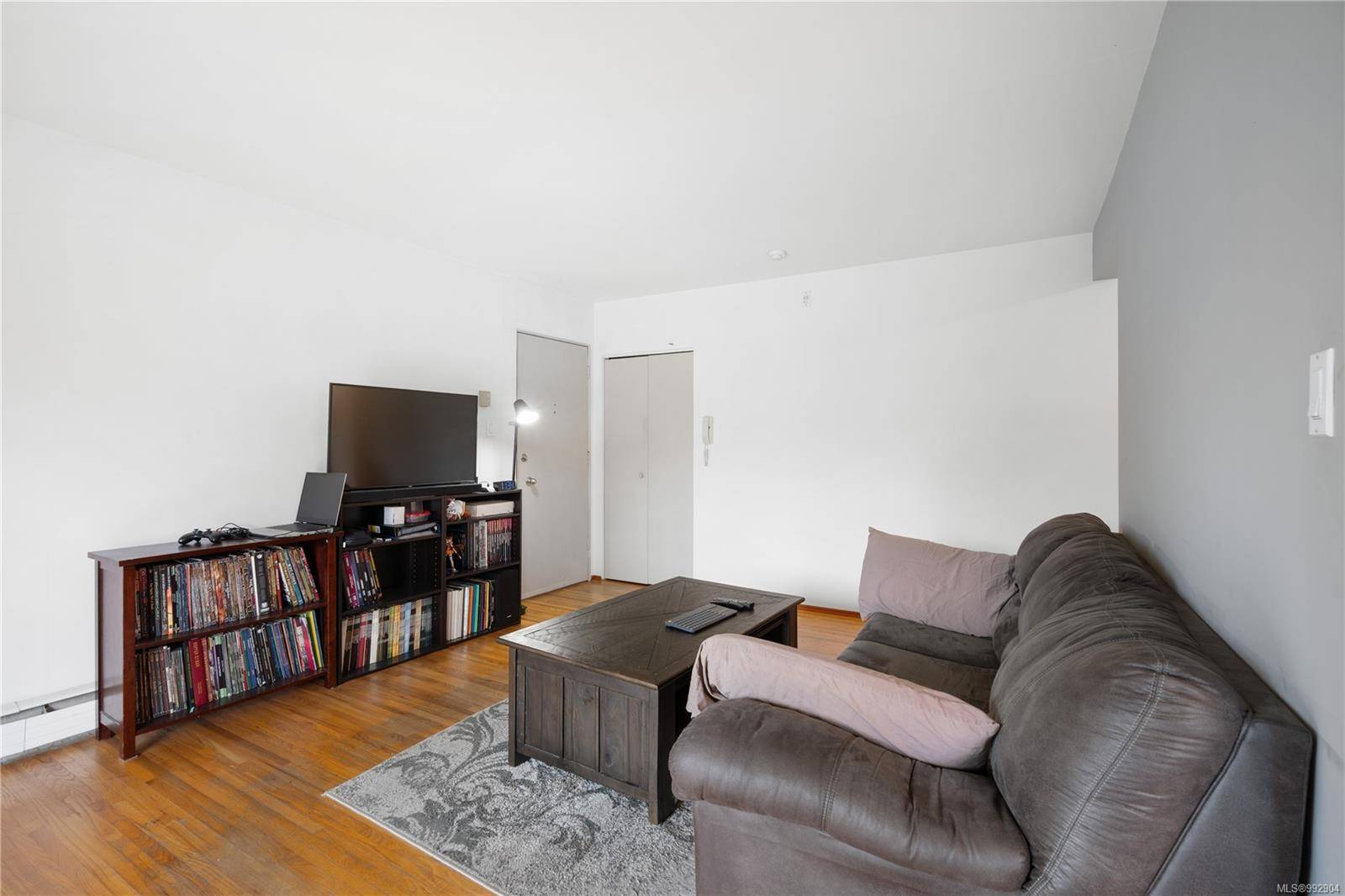 Victoria, BC V8Z 1M2,434 Burnside Rd W